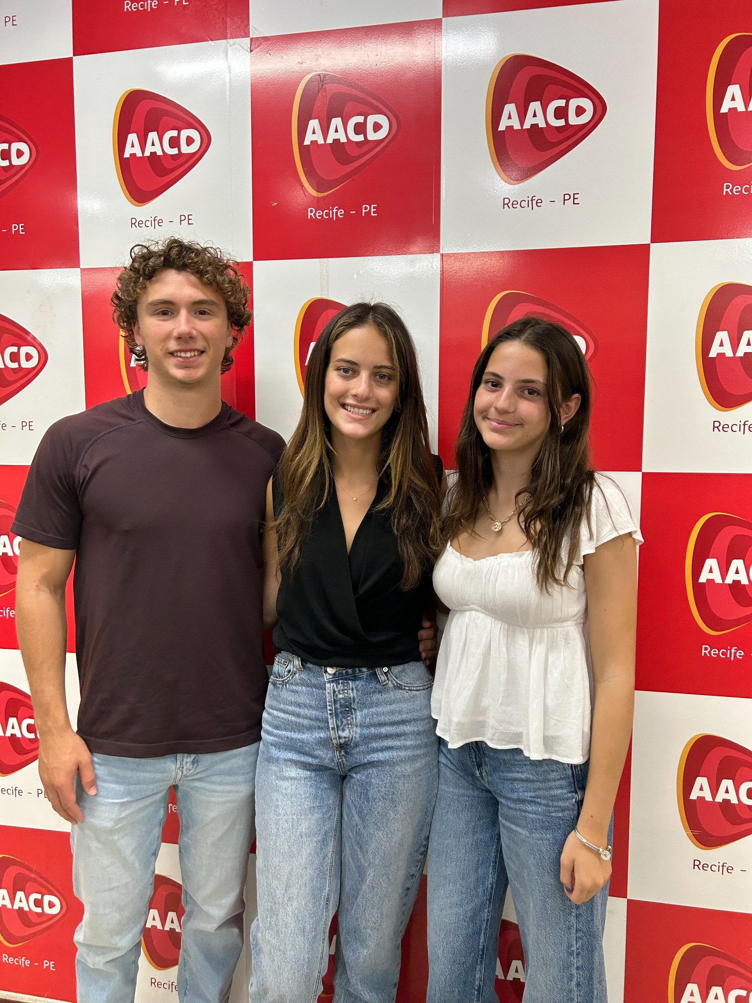 Vivi and her siblings at AACD Recife